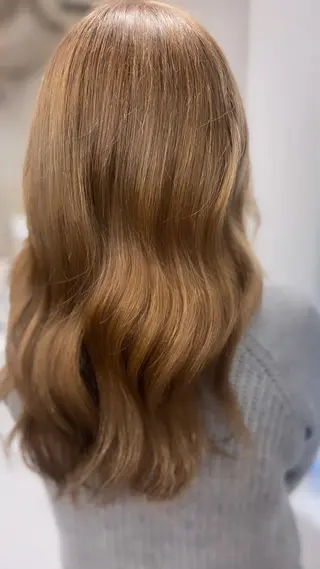 ミディアム ハイトーン/ダブル カラー/akihoのヘアスタイル