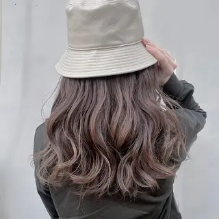 セミロング salon village所属・ウルフカット🪽 レイヤー/髪質改善のヘアスタイル