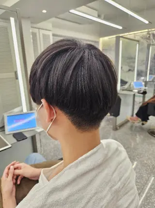 ショート メンズ アイブロウ あいだ 透明感カラー🐼のヘアスタイル