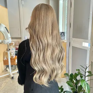 ロング カラー miloc那覇 MIKUのヘアスタイル