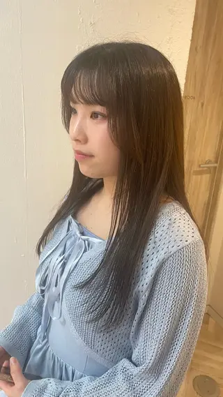 ロング 艶カラー/ ストレート/くるみのヘアスタイル