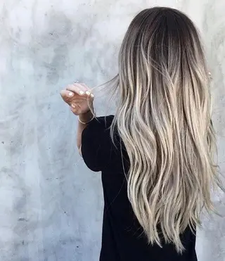 セミロング カラー ケア剤オタク×海外 ヘア長谷川裕起のヘアスタイル