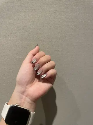 ネイル Nailsalon Repos.所属・Rika🌼 シンプル•マグネットのネイルデザイン