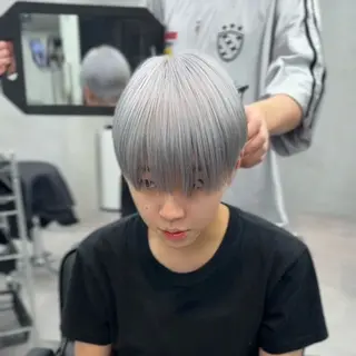 カラー メンズ ハイトーン/ブリーチ ／デザインカラー悠斗のヘアスタイル