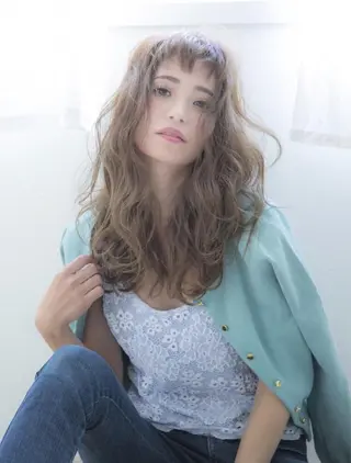 セミロング salowin 原宿 aroa所属・韓国／ハッシュカット ／透明感カラー／金野のヘアスタイル