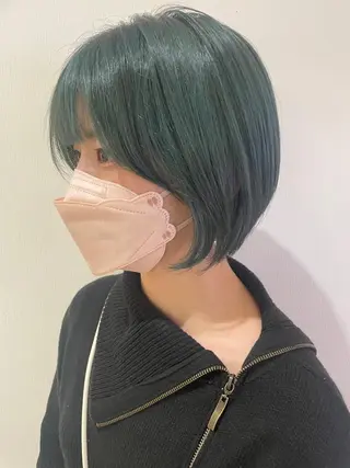 ショート カラー 三浦 瑠璃のヘアスタイル
