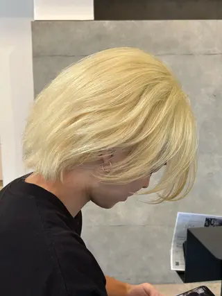 ショート ブリーチ⌇ベージュ ハイトーン⌇ヒロトのヘアスタイル
