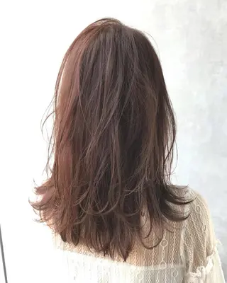 ミディアム カラー TOMOYAレイヤー ブリーチ縮毛矯正のヘアスタイル