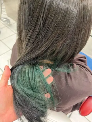 セミロング アートディレクター 尾内 友美のヘアスタイル