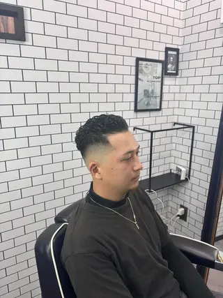 ショート パーマ メンズ 戸辺 羅夢のヘアスタイル