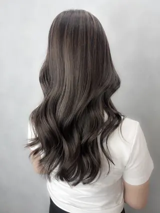 セミロング カラー 🤍yura🤍池袋 ブリーチ&パーマ特化のヘアスタイル