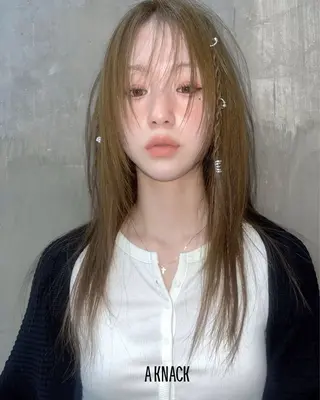 セミロング Airi 韓国y2k レイヤーカットのヘアスタイル