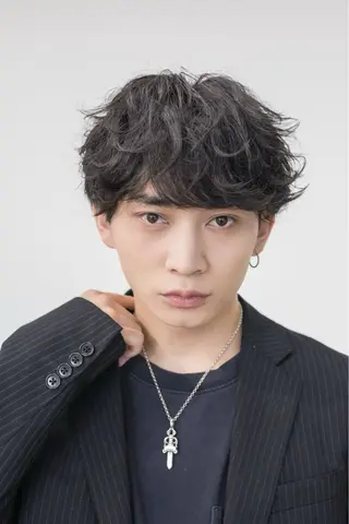 ショート カラー パーマ メンズ 【シャドウパーマ センターパート】義心のヘアスタイル