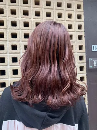 ロング カラー 新井 彩寿花のヘアスタイル