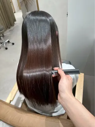 ロング カラー SLASHスラッシュ 小西結奈のヘアスタイル