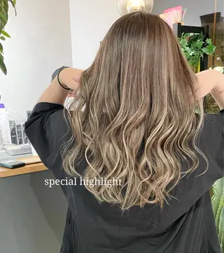 セミロング 岸川 恭子のヘアスタイル