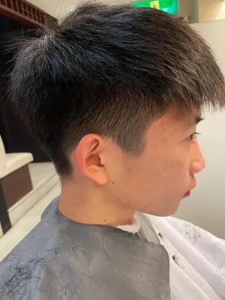 ショート こすげひろと カラー講師のヘアスタイル