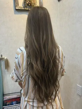 ロング カラー tomorrow所属・齊藤 萌香のヘアスタイル