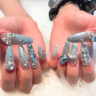 ネイル ゴテゴテ💙ワンホン リオナのネイルデザイン