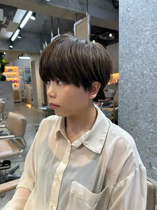 ショート ⭐ハイトーンブリーチ ミルクティーピンクのヘアスタイル