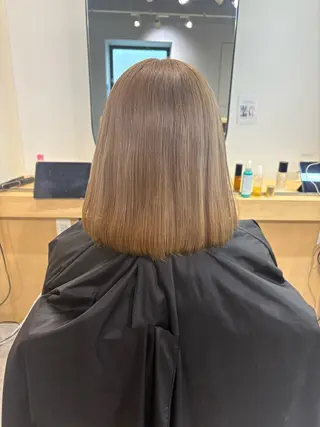 ミディアム カラー Yuna/ブリーチ ベージュ ヘアセットのヘアスタイル