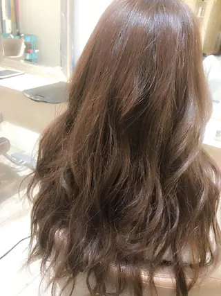 ロング カラー 嶋村夏実🌼レイヤー 🌸白髪ぼかしのヘアスタイル