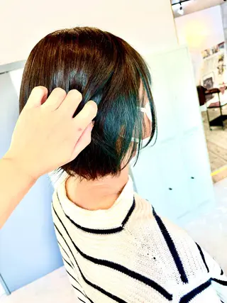 ショート カラー YOMU SUZUのヘアスタイル