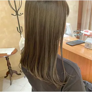 カラー 青山 莉奈のヘアスタイル