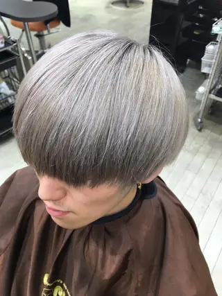 ショート カラー ケアブリーチ 坪井佑樹のヘアスタイル