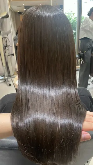 カラー ハッシュカット🖤 レイヤー/透けカラーのヘアスタイル