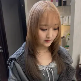 ロング 赤みなし／ハイトーン miyuuのヘアスタイル