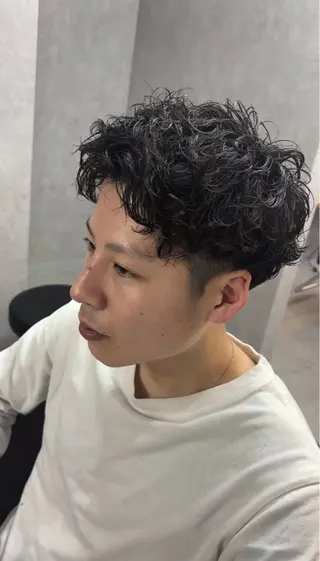 ショート ブリーチカラー🌈 嘉名 真樹のヘアスタイル