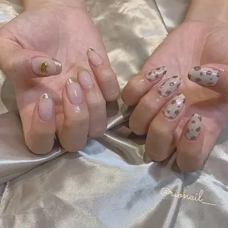 ネイル 𝘙𝘪𝘰𝘯𝘢 ...🕯🤍のネイルデザイン