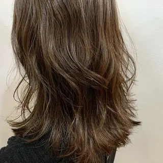 セミロング カラー 【Uneユヌ】菊地 春那のヘアスタイル