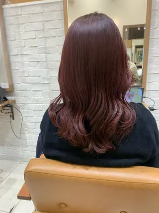 ミディアム 伊藤 麻菜実のヘアスタイル