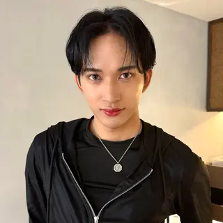 メンズ Hiroki/韓国 センターパートのヘアスタイル