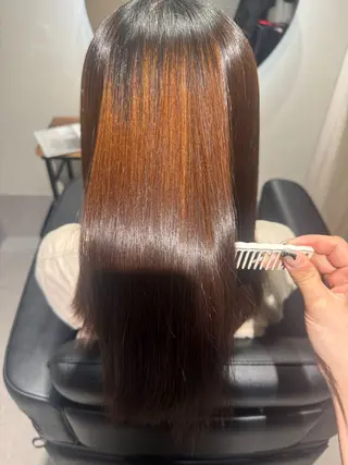 ロング NAVY 橋本心 縮毛矯正のヘアスタイル