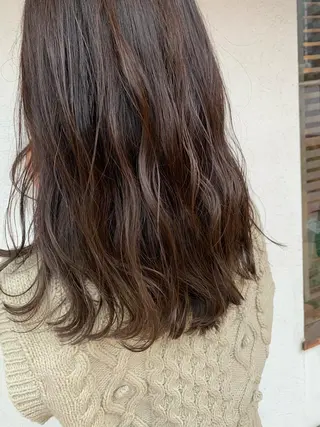 セミロング カラー パーマ ヘアアレンジ putri 川邉 優花のヘアスタイル