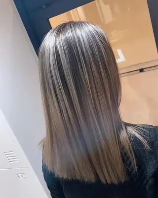 セミロング カラー 難波ブリーチカラー 伊藤洋輝のヘアスタイル