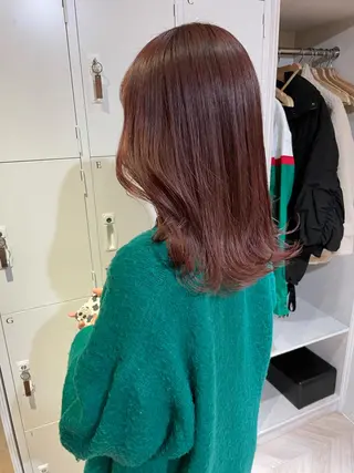 ミディアム カラー akane .のヘアスタイル