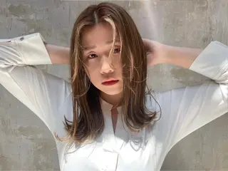 セミロング カラー 倉辻 香奈子のヘアスタイル