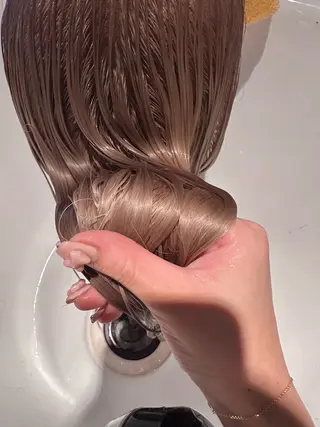 セミロング カラー 𝑦𝑢𝑟𝑖𝑎 MIRAのヘアスタイル