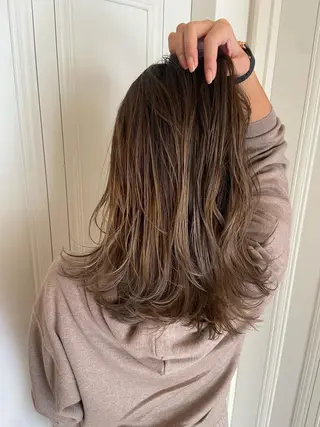 ミディアム カラー 峯 志帆のヘアスタイル