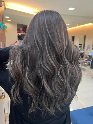 セミロング 🇺🇸ハイライト特 化美容師🇺🇸漆沢のヘアスタイル