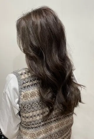 セミロング Beat+所属・beat 磯谷のヘアスタイル
