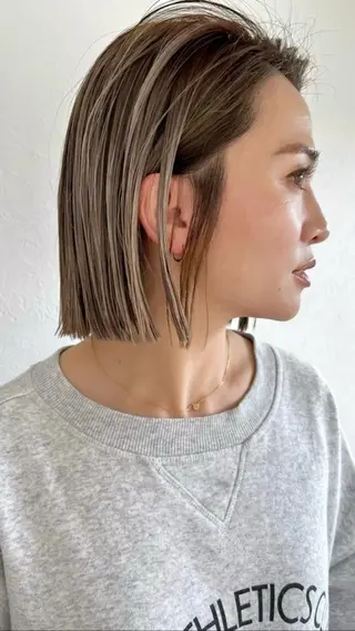 ミディアム カラー 石田 桃花のヘアスタイル