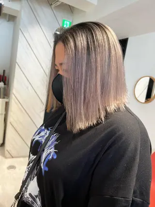 セミロング デザイン🥇複雑履歴 ハイトーン特化のヘアスタイル