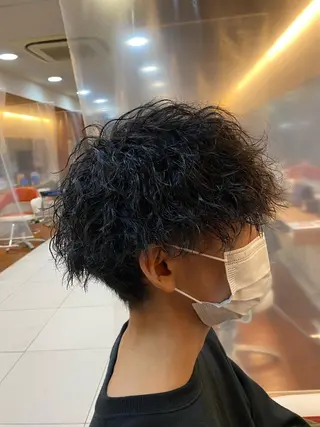 ショート パーマ メンズ 塩谷黎✨ブリーチ無W カラーメンズパーマ✨のヘアスタイル