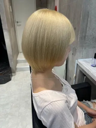 ショート カラー TENSHO 原宿　ハイトーンのヘアスタイル