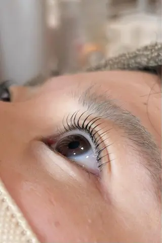 マツエク・マツパ 山村紗慧/透明感カラ ー/クロスパーマのヘアスタイル